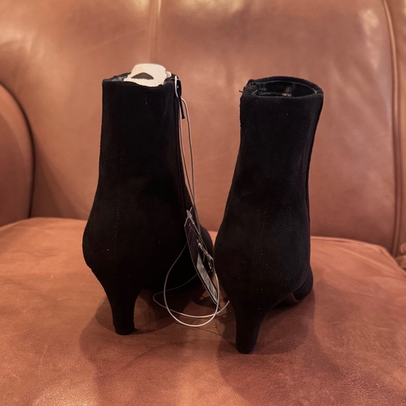 🆕 NWT Black faux suede kitten heel boots - Picture 3 of 10